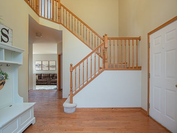 3rd image of 1318 Churchill Ln
