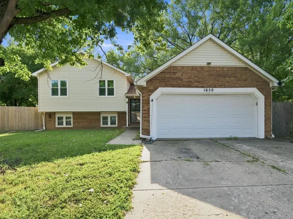 1650 S Willow Oak Ct, Wichita, KS 67230