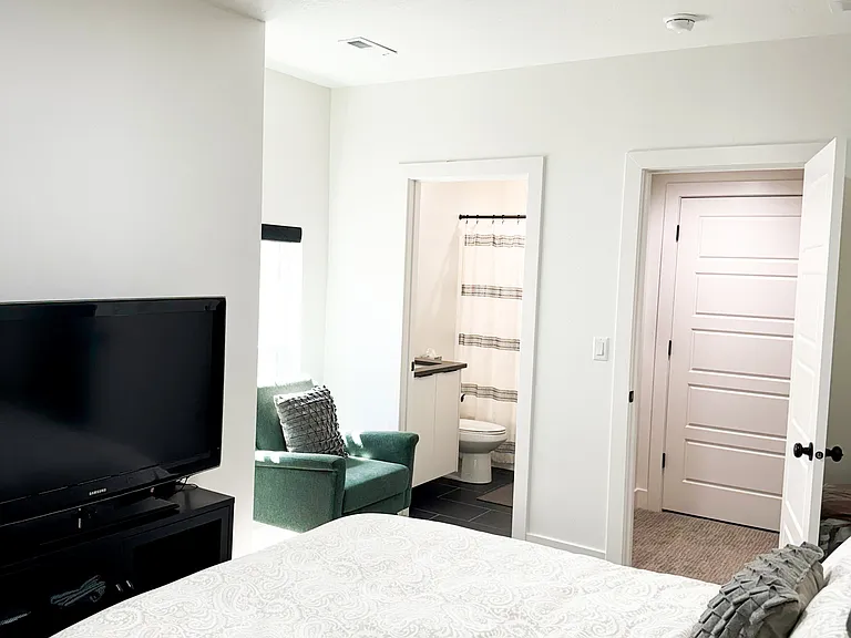 1st level bedroom or office space