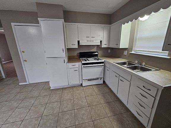 2nd image of 261 NW 80th St