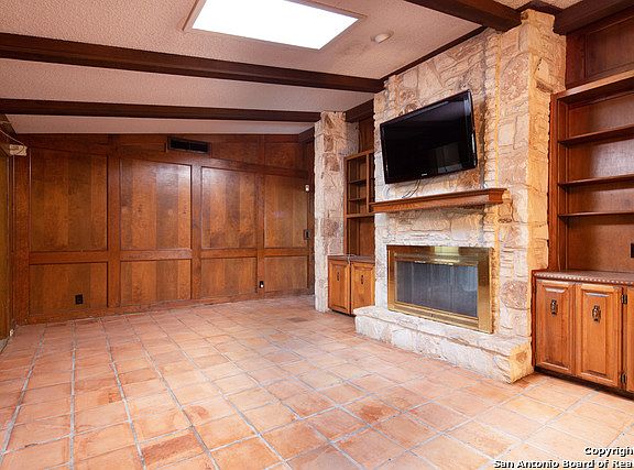 4th image of 2454 Rockaway Ln
