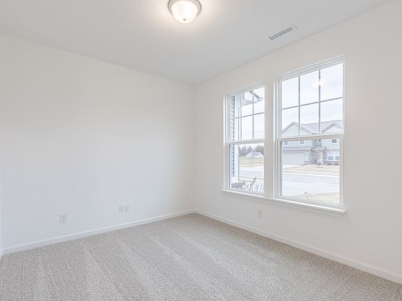 3rd image of 10602 Broadford St