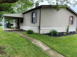 3 N Dogwood Ln W, Olmsted Falls, OH 44138