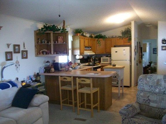 3rd image of 51 Wildwood Ln