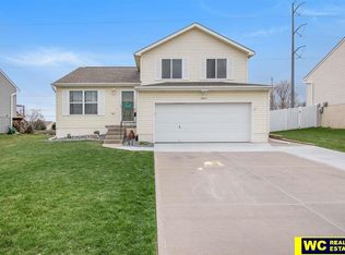 16103 Robin Dr, Omaha, NE 68136