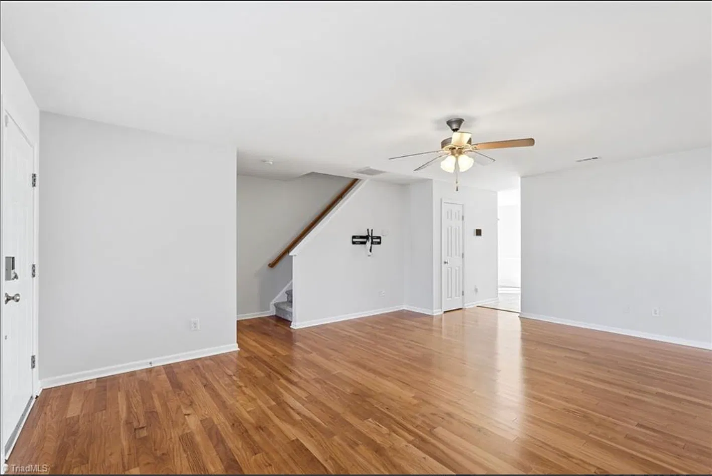 3 bed, 1360 sqft, $1,850 — Photo 3