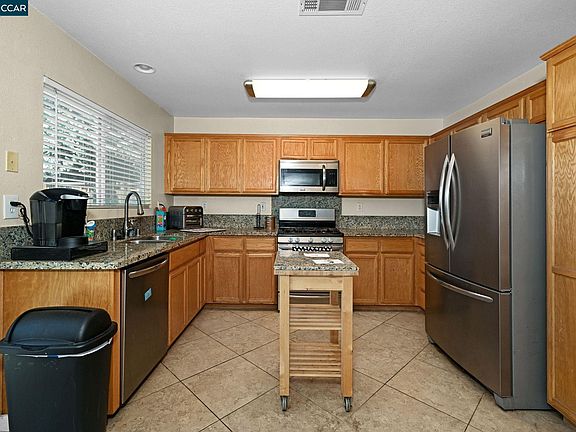 5th image of 616 Ross Cir