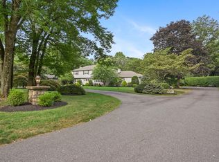 51 Forest Glen Dr, Woodbridge, CT 06525