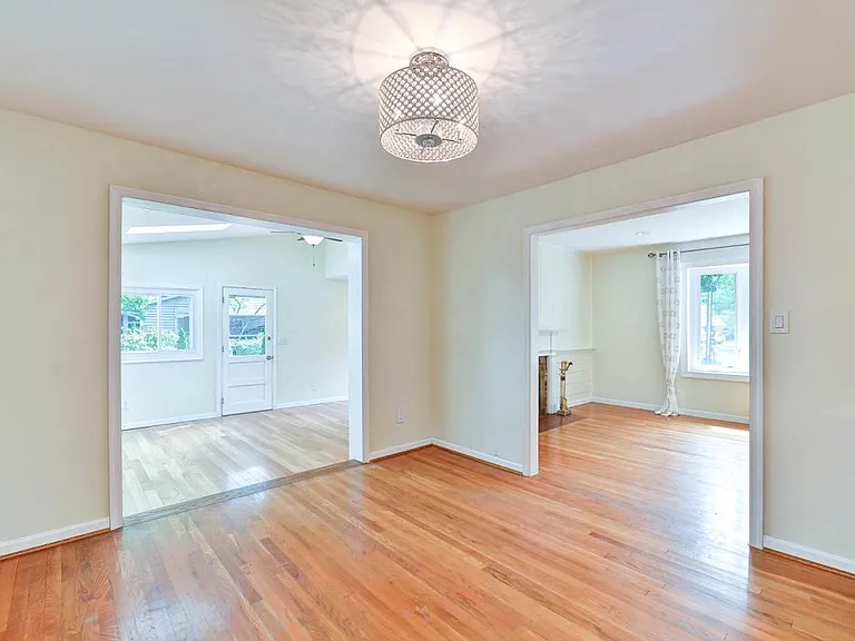 8700 Sudbury Pl — Photo 4