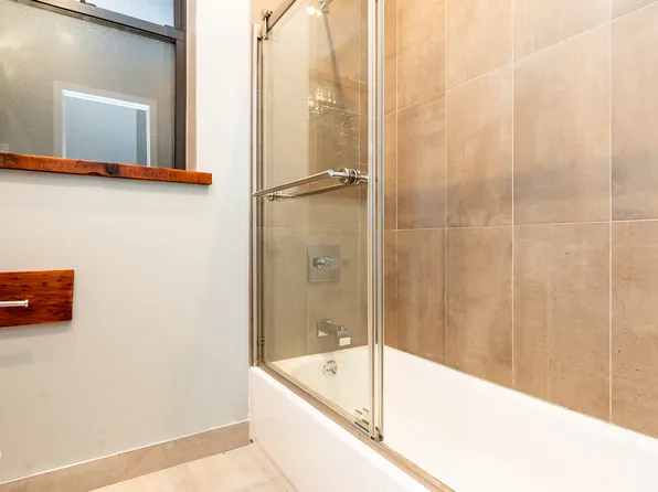 1553 De Kalb Avenue image 9 of 18