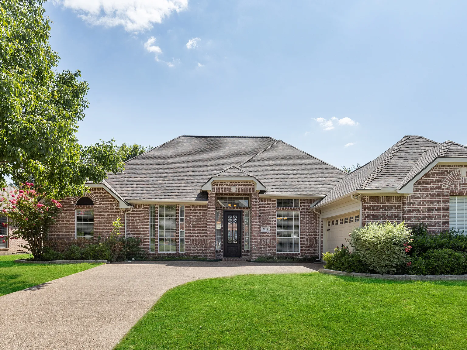 4 bed, 2.5 bath, 2506 sqft, $8,586 — Photo 1