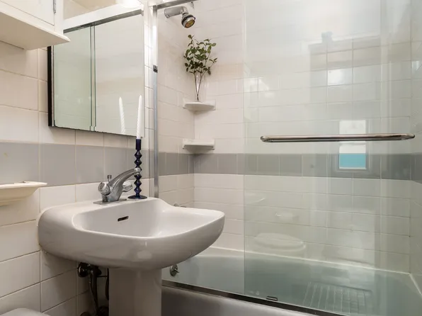 150 East 37th Street image 10 of 20