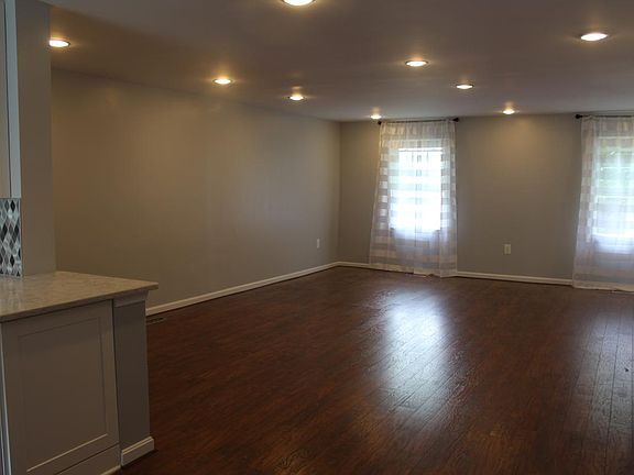5th image of 4427 Airlie Way