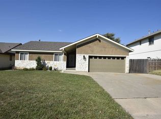 1841 S White Oak Cir, Wichita, KS 67207