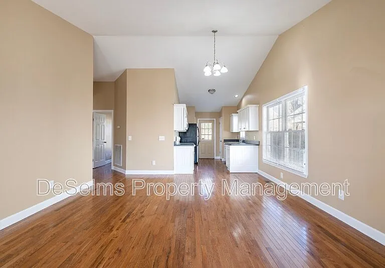 508 S 12th St — Photo 10