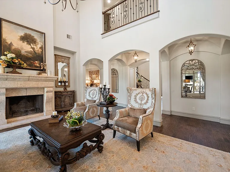 7947 Chartwell Ln — Photo 2