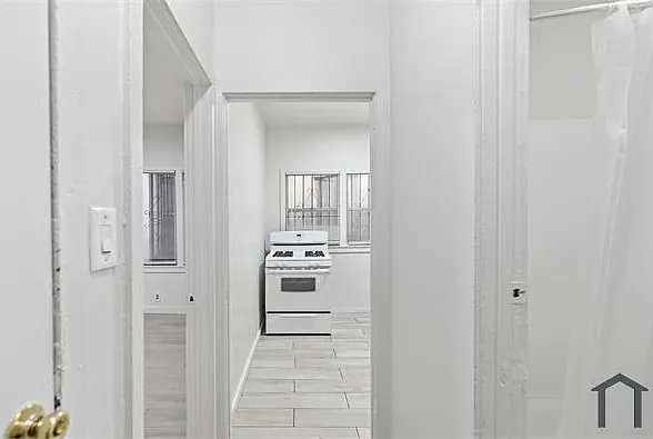 5251 S Main St #D — Photo 3