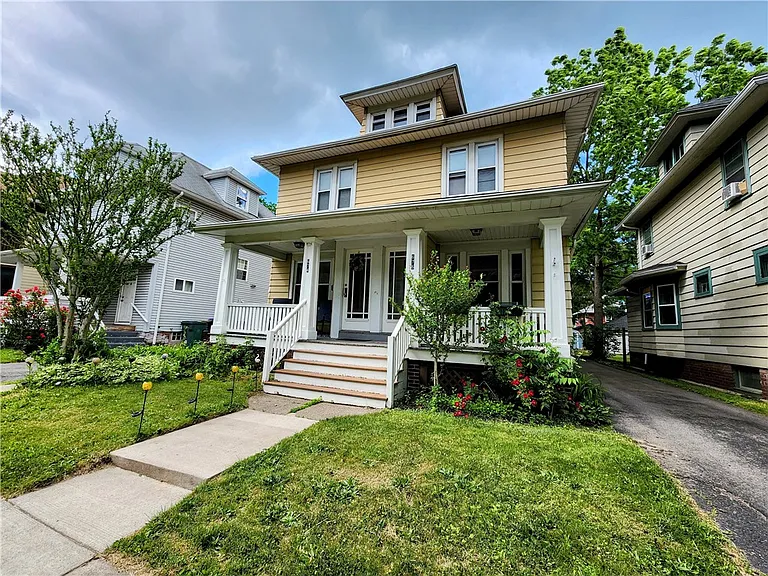 674 Parsells Ave — Photo 1