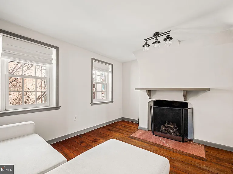 438 Spruce St — Photo 13