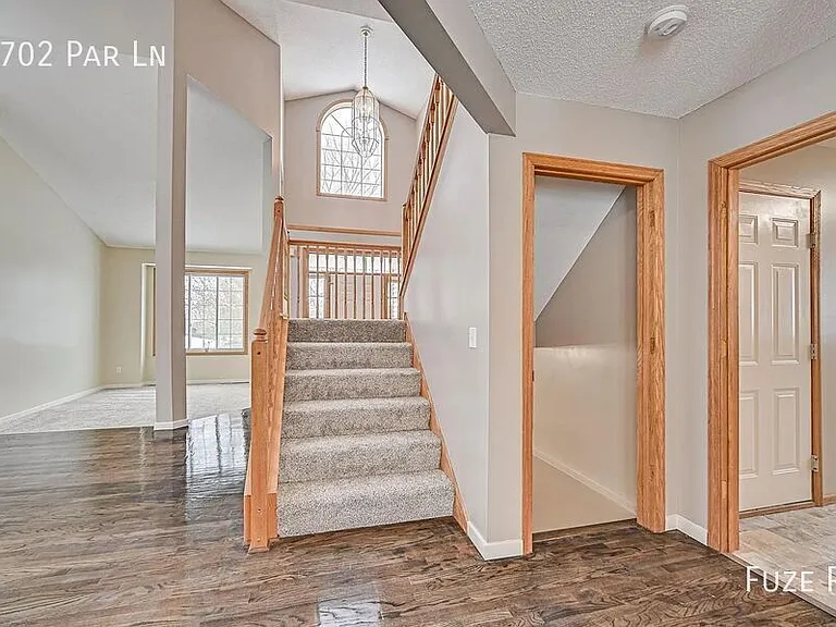 1702 Par Ln — Photo 6