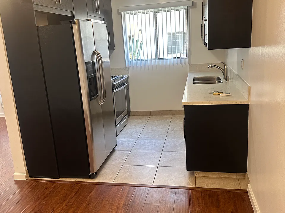1237 N Genesee Ave #8