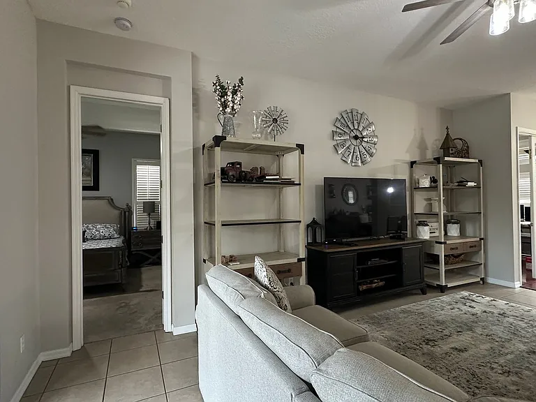 1185 Pallister Ln — Photo 7