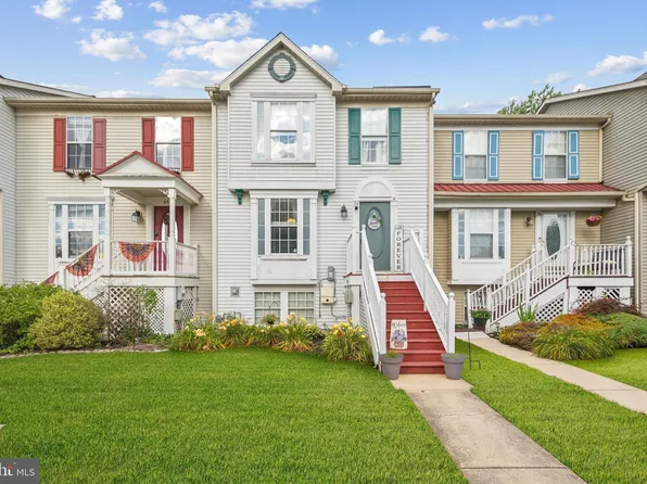 34 Wagon Wheel Dr, Sicklerville, NJ 08081