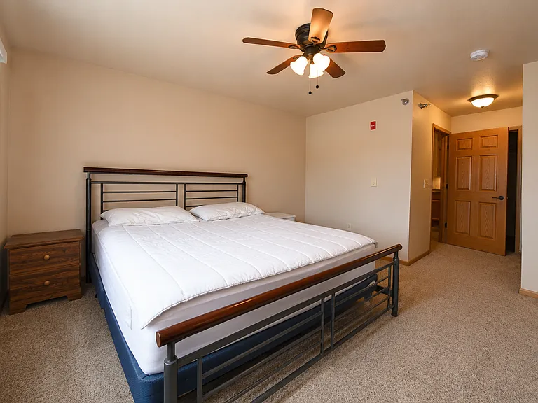 Berry Pointe Luxury Apartments — Photo 57