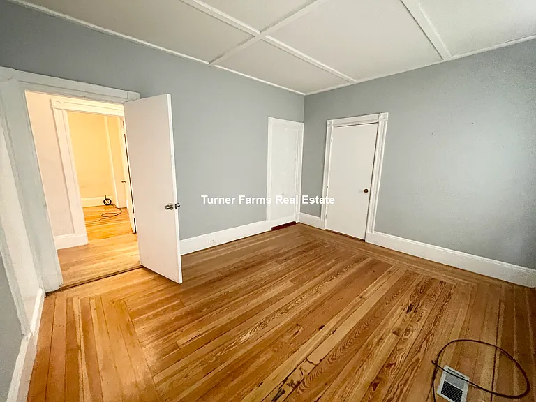 10 Wave Ave — Photo 6
