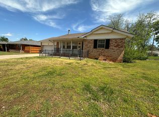 3004 Edgewood Dr, Midwest City, OK 73110