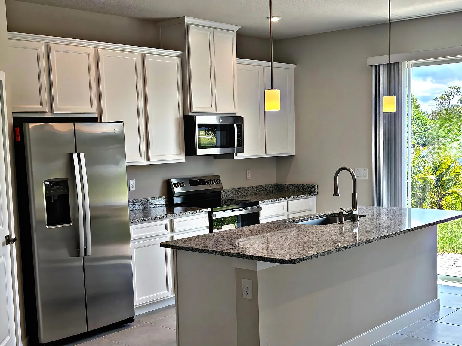 3 bed, 2.5 bath, 1674 sqft, $2,500 — Photo 4