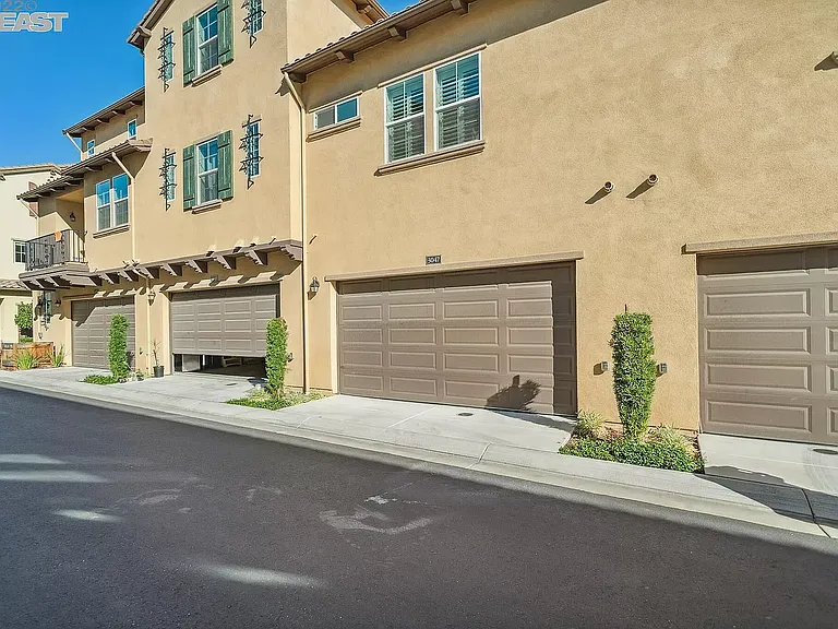 3047 Blackberry Ave — Photo 32