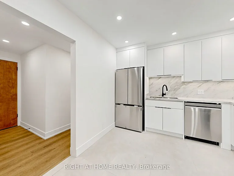 427 Lawrence Ave W #1 — Photo 8