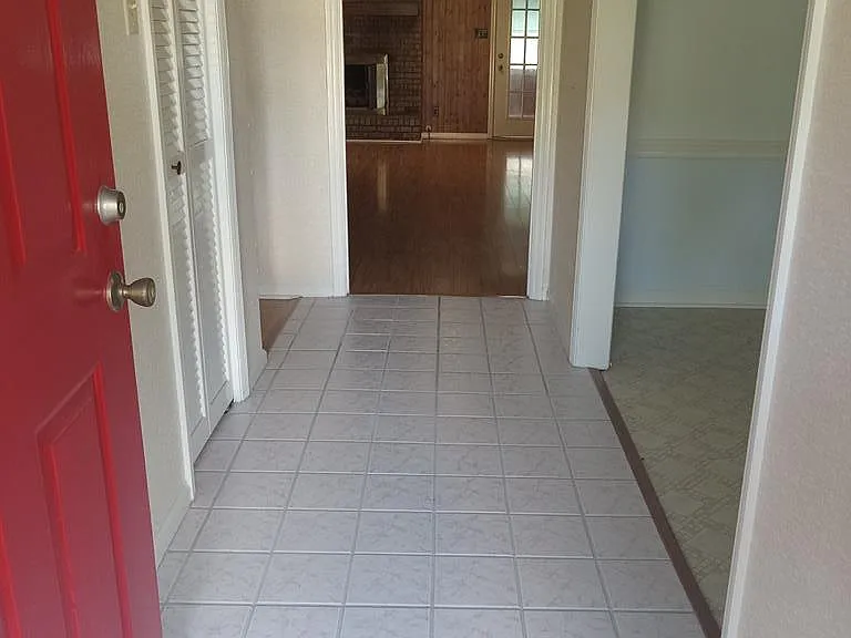 2243 Oakgrove Cir — Photo 7