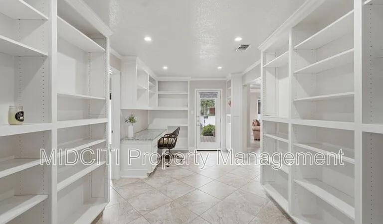 156 Trelawney St — Photo 27