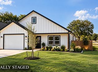 302 W Pine St, Whitewright, TX 75491