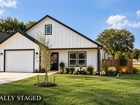302 W Pine St, Whitewright, TX 75491