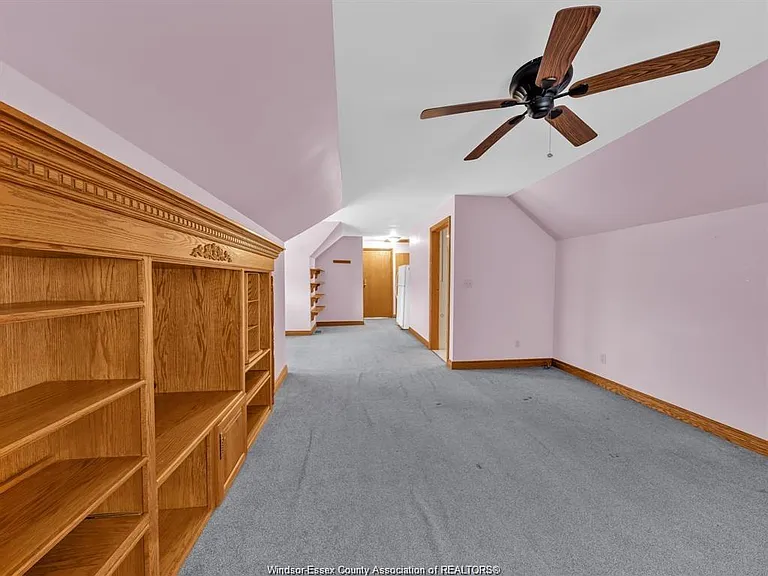 2311 University Ave W — Photo 7