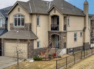 33 N Quarry Hts SE, Calgary, AB T2C5H7