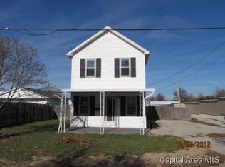 1419 E Main Cross St, Taylorville, IL 62568