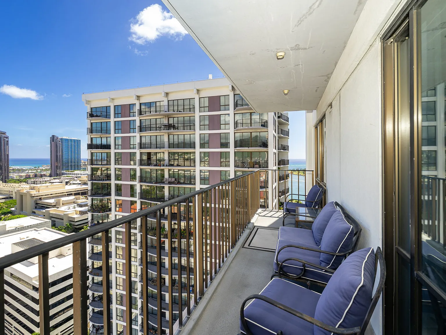 2 bed, 707 sqft, $2,599 — Photo 2