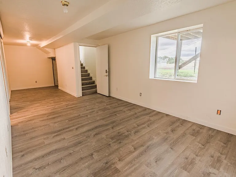 393 N Lincoln St #BASEMENT — Photo 2