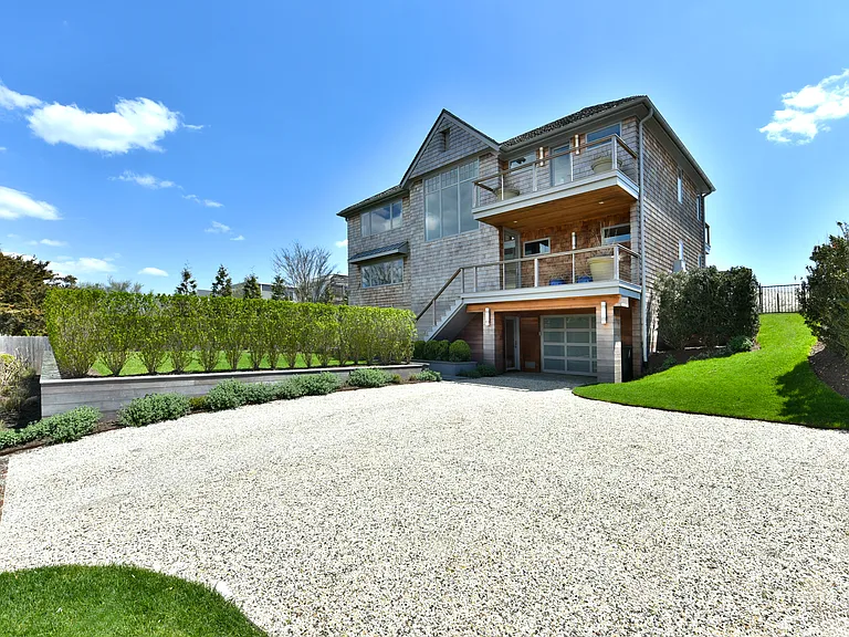451 Dune Rd — Photo 3