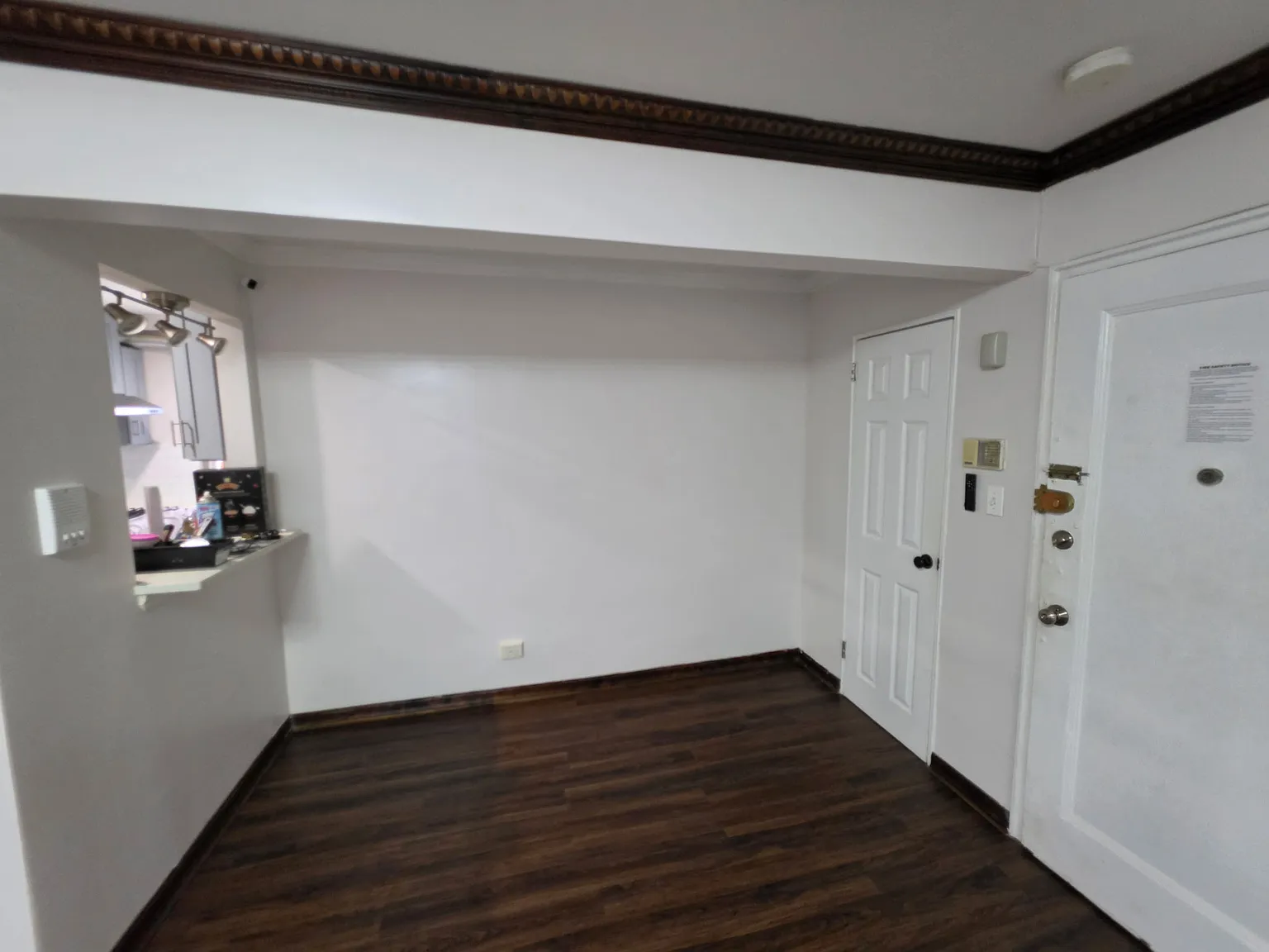 2 bed, 820 sqft, $2,500 — Photo 2