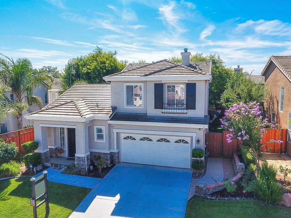 1st image of 910 Wildgrass Ct