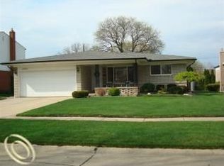 14521 Royal Dr, Sterling Heights, MI 48312