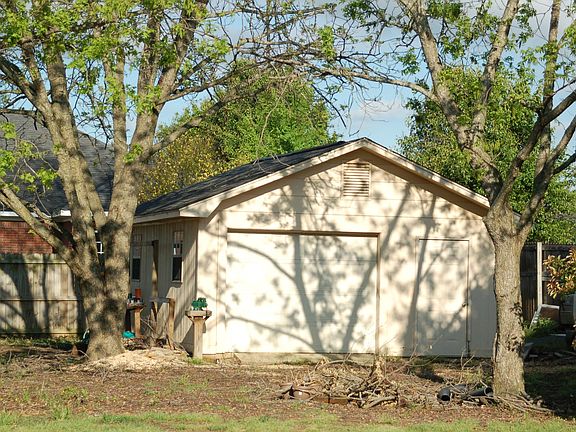3rd image of 10000 Meadowood Dr