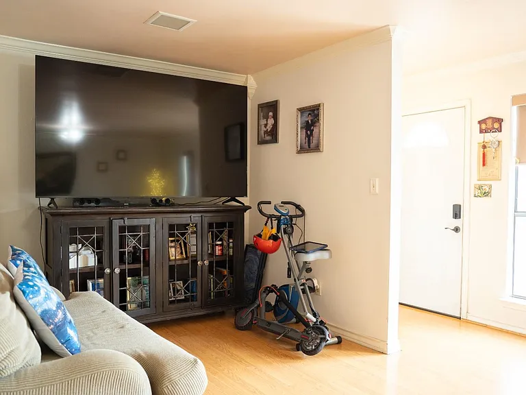 101 W Del Mar Blvd #9D — Photo 9