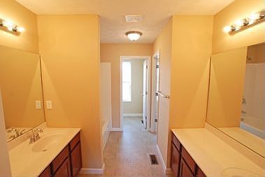 4th image of 252 Long Meadow Dr