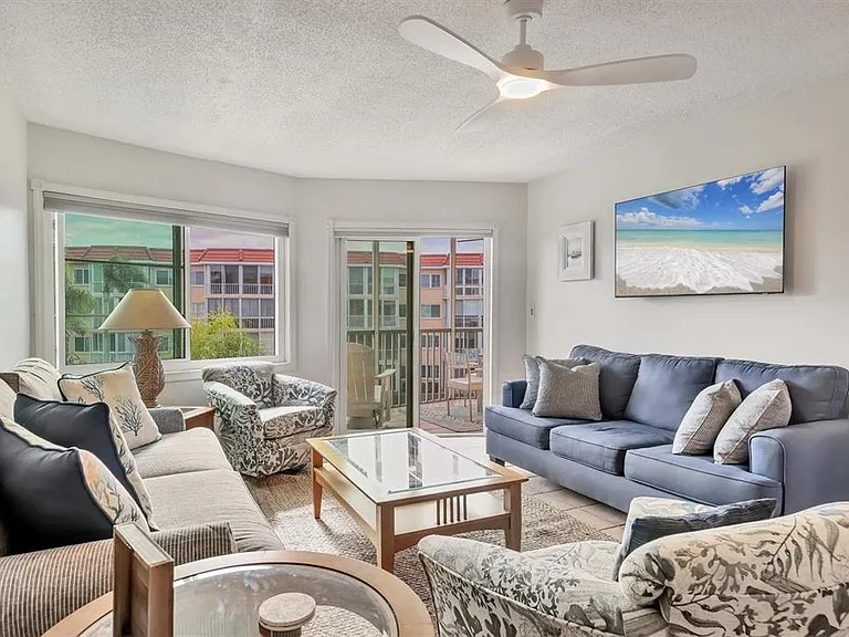 1250 N Portofino Dr #303 — Photo 6